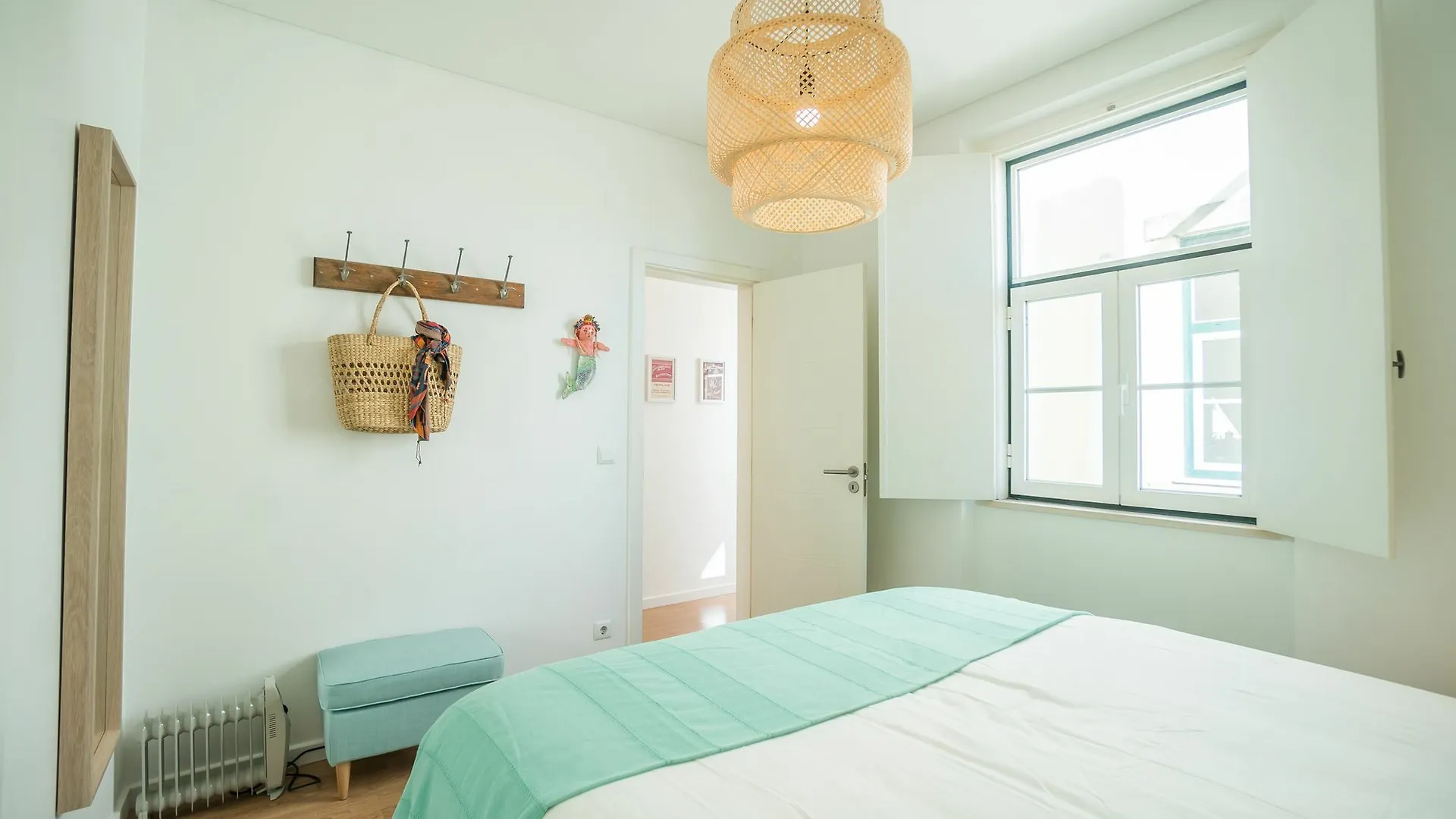 Jolie Gloria With Terrace Apartment Lisbon