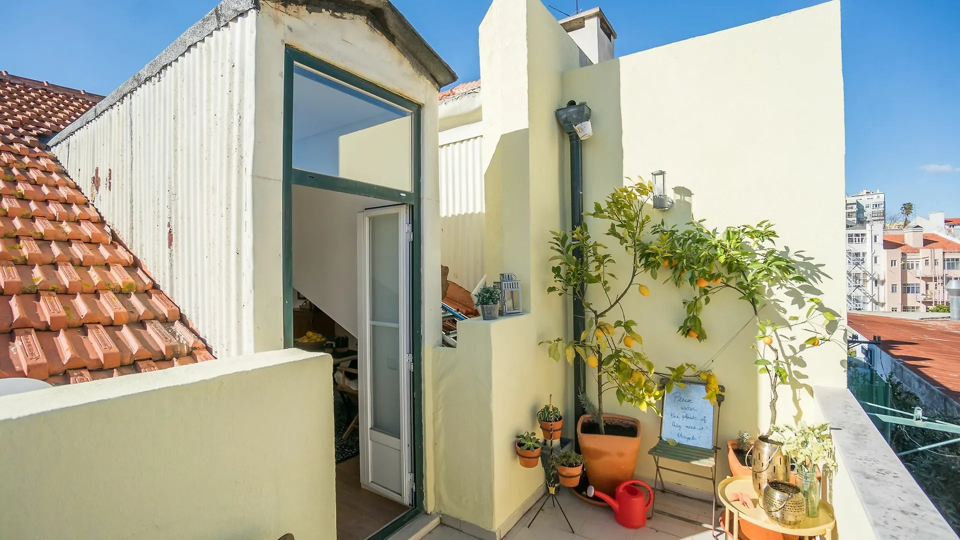 Jolie Gloria With Terrace Apartment Lisbon