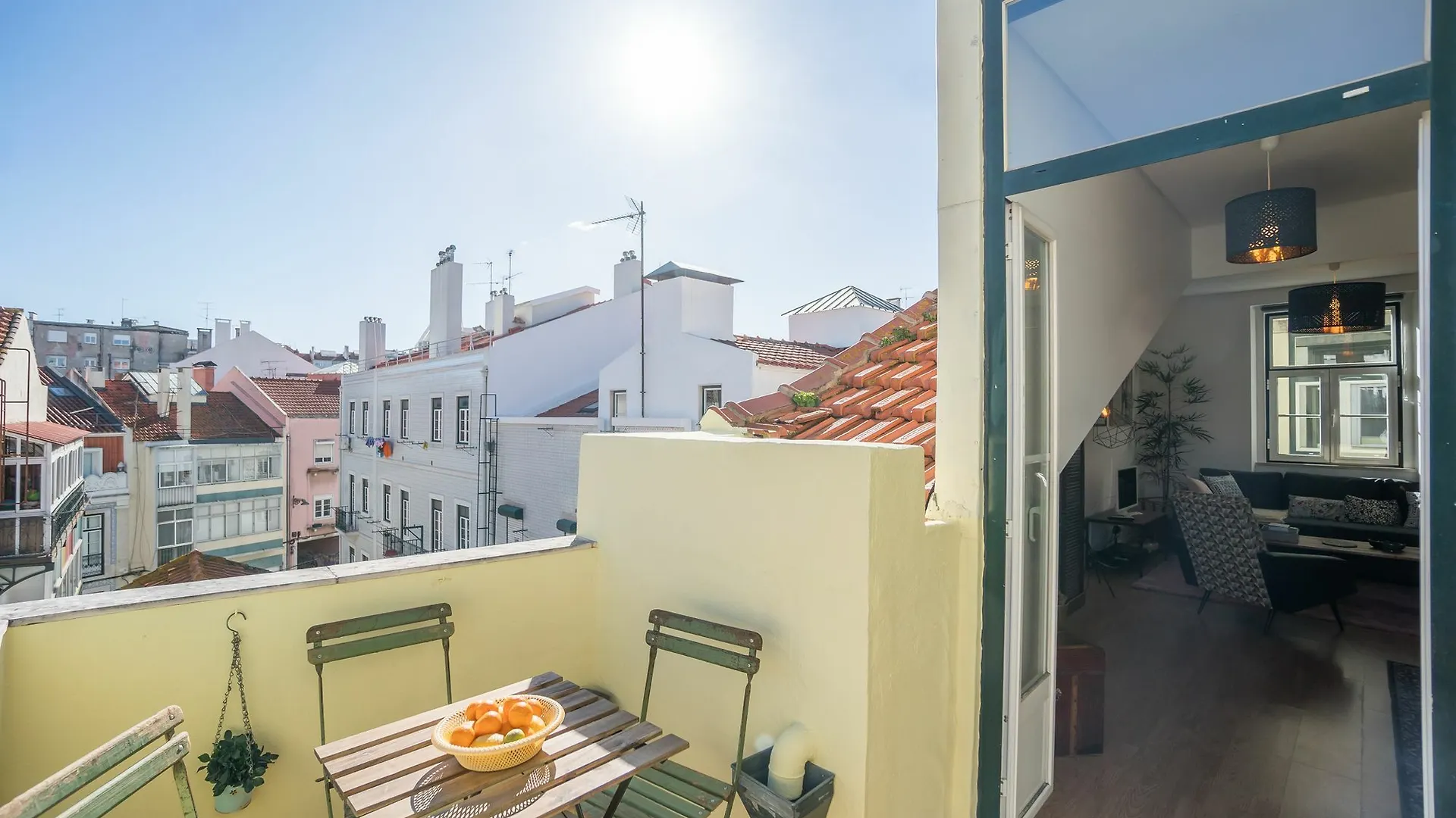 Jolie Gloria With Terrace Apartment Lisbon