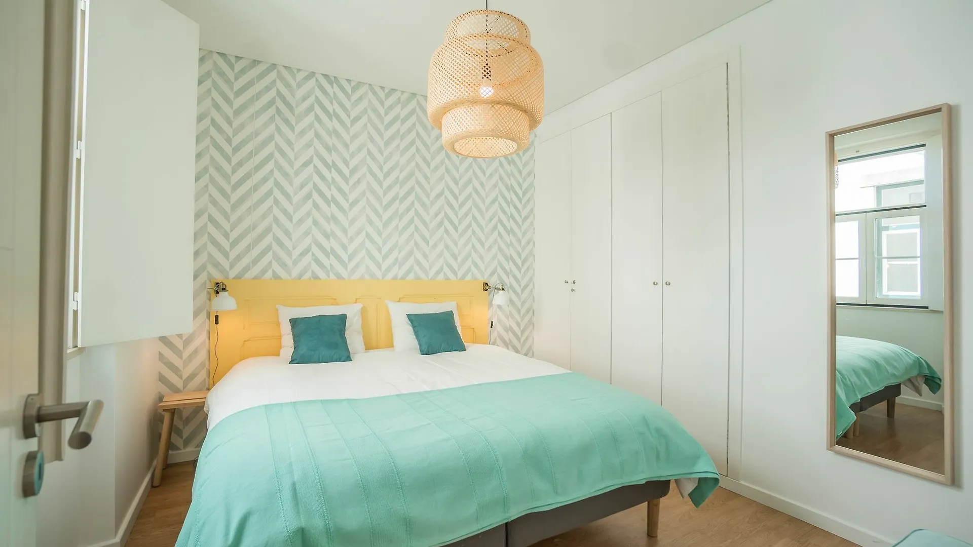 Jolie Gloria With Terrace Apartment Lisbon