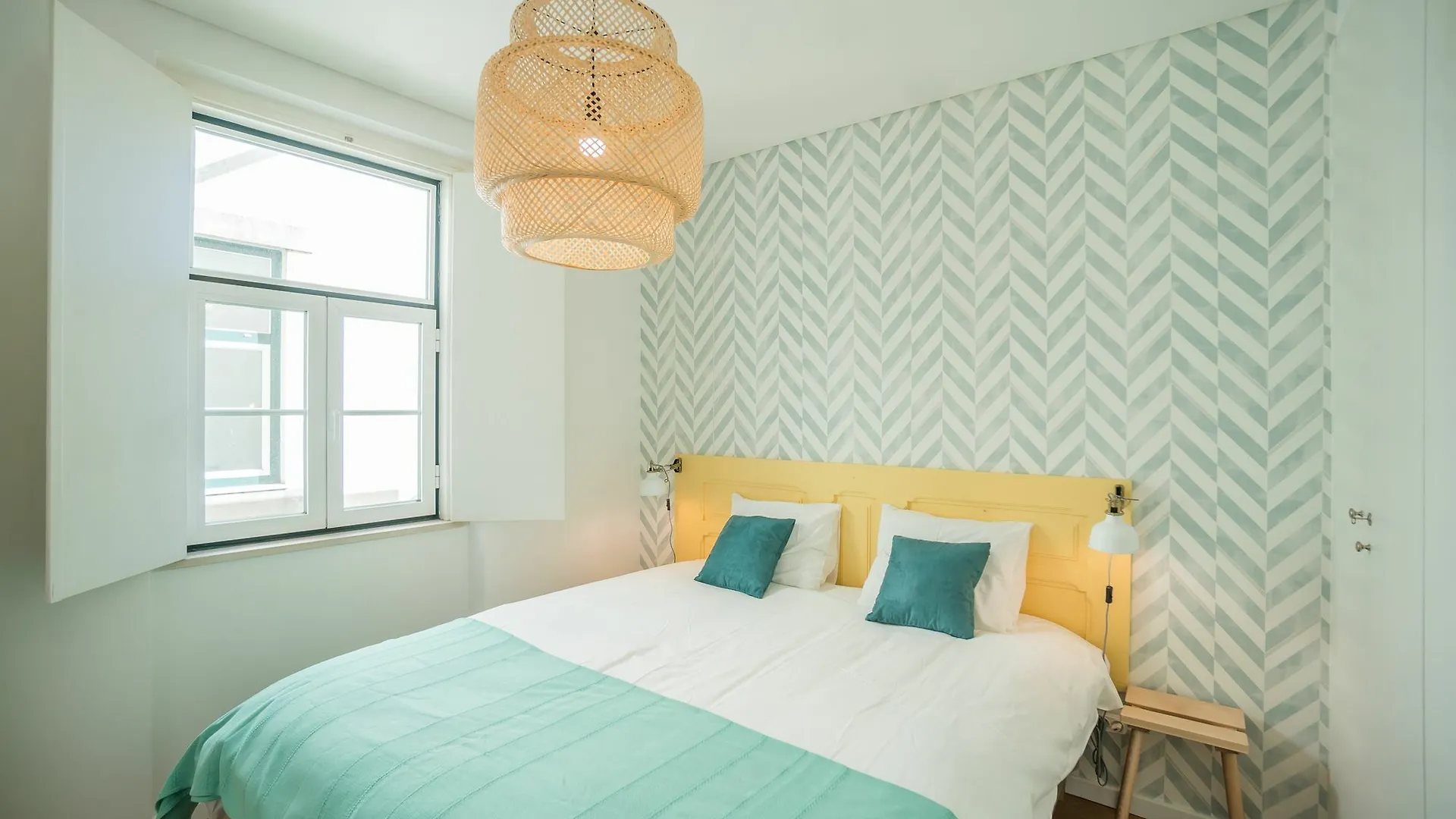 Jolie Gloria With Terrace Apartment Lisbon