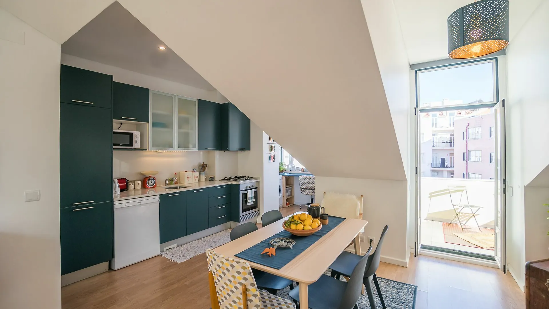 Jolie Gloria With Terrace Apartment Lisbon